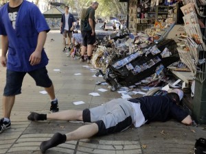 Una furgoneta arrolla a varias personas en la Rambla de Barcelona LAS RAMBLAS   FOTO  CHIQUI  TELEFONO 636873787